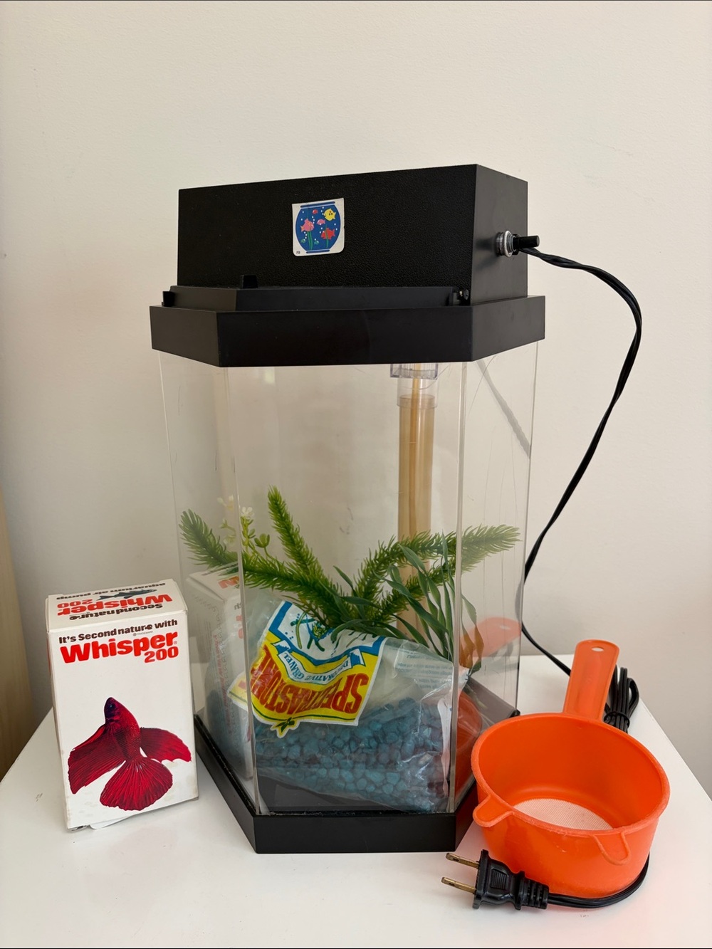 2.5 G Plastic Hexagonal Aquarium Tank with Light & Whisper 200 Air Pump